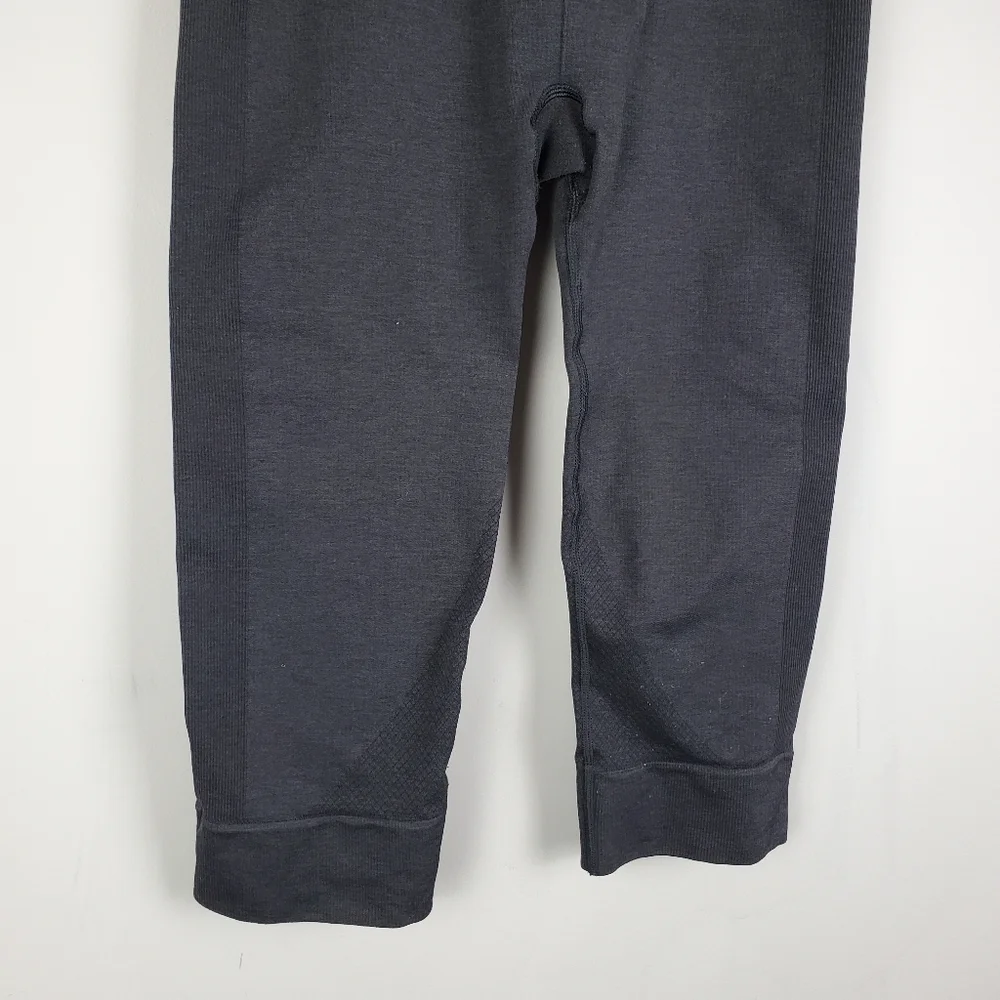 Lululemon Gray Crop 6
